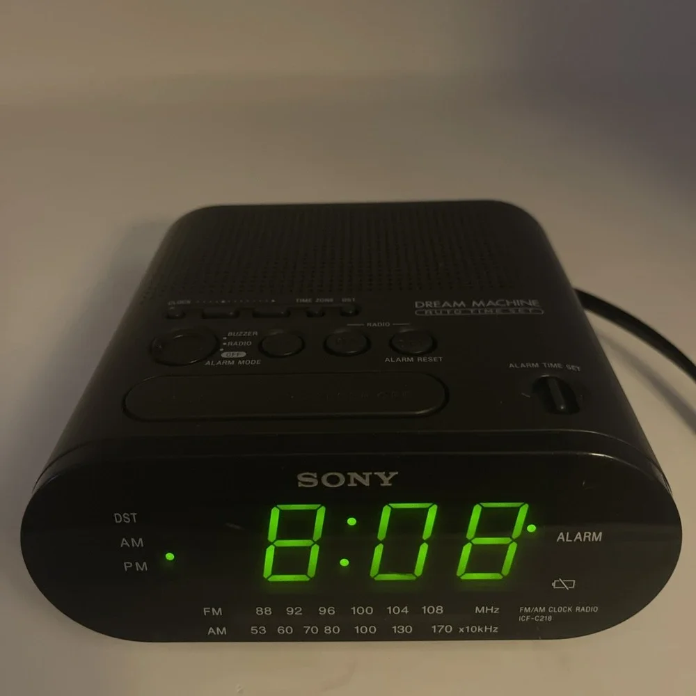 VTG Sony Am/fm Clock Radio Alarm Dream Machine ICF-C218 Auto time Set DST
